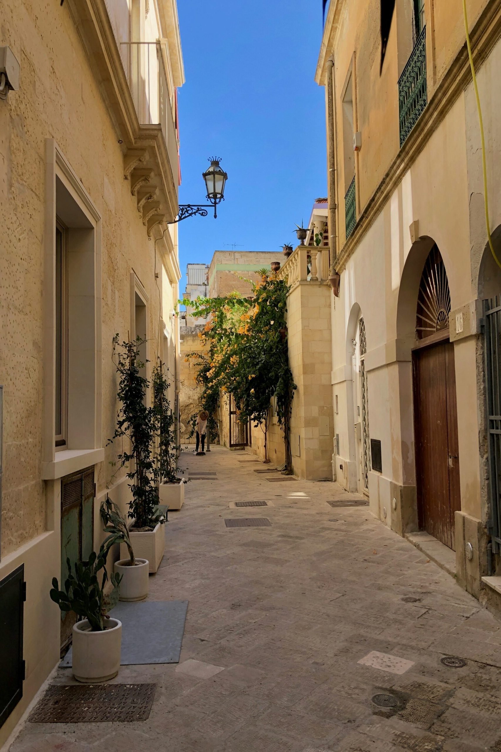 safe-travel-guide-FG-rSVwJQDk-unsplash